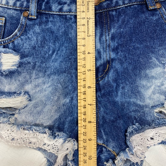 Salvaje Denim Distressed Short Raw Edge Lace Lined Front Shorts Size 11 - Picture 7 of 10